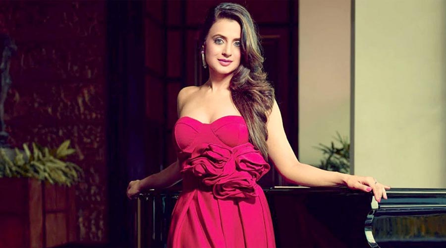 04-Amisha-Patel