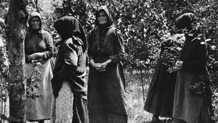 6_Women_hageri