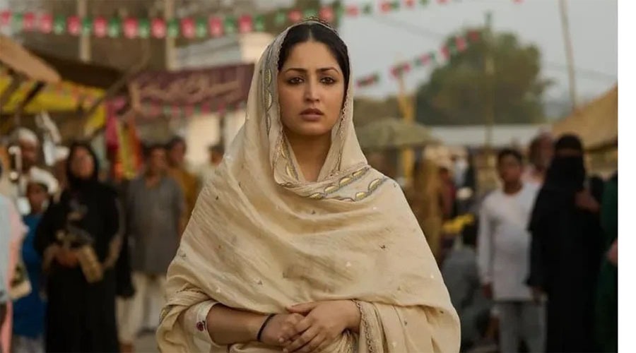 কোরআন শিখে চরিত্রে ডুব, ‘হক’ দিয়ে নজর কাড়লেন ইয়ামি