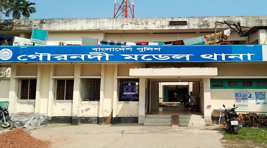 বাসের ধাক্কায় প্রাণ গেল একই পরিবারের তিনজনের
