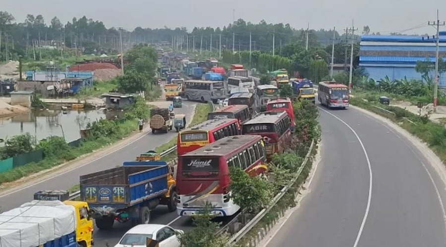 ঢাকা-টাঙ্গাইল মহাসড়কে ৬০ কিলোমিটার জুড়ে গাড়ির জটলা
