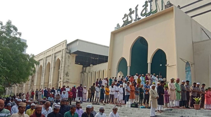 বায়তুল মোকাররমে মুসল্লিদের ঢল