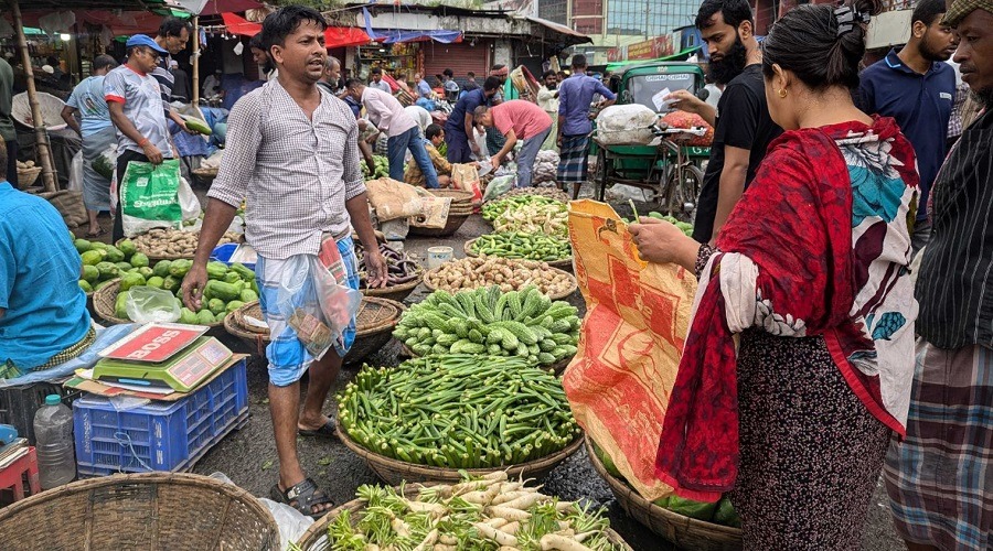 বাজার নিয়ন্ত্রণ করাই সরকারের বড় চ্যালেঞ্জ