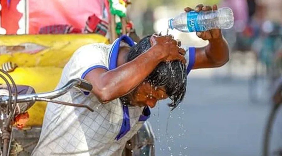 রাজধানীতে ভ্যাপসা গরমে হাঁসফাঁস; নেই স্বস্তির খবর