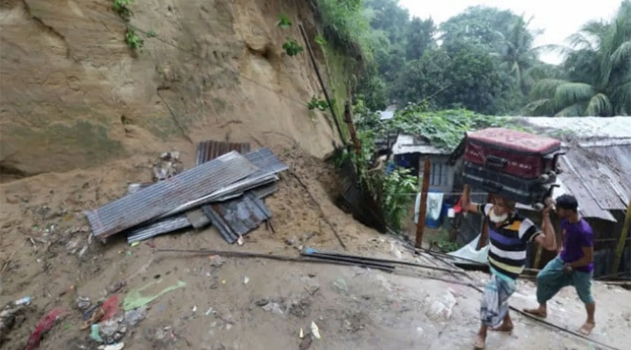 চট্টগ্রামে ভারী বৃষ্টিতে পাহাড় ধসের শঙ্কা, সতর্কতায় মাইকিং