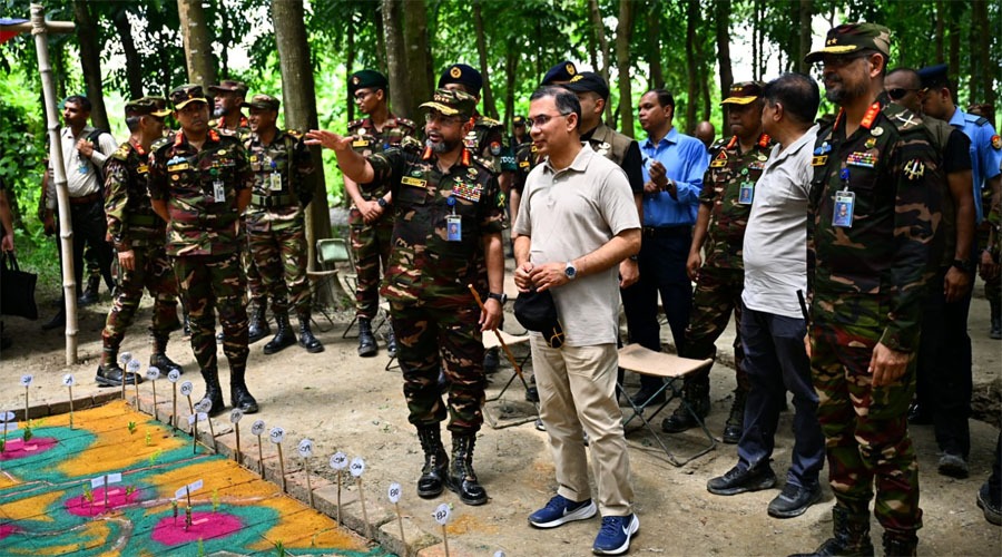 গ্রীষ্মকালীন সেনা মহড়ায় আকস্মিক প্রধানমন্ত্রীর উপস্থিতি