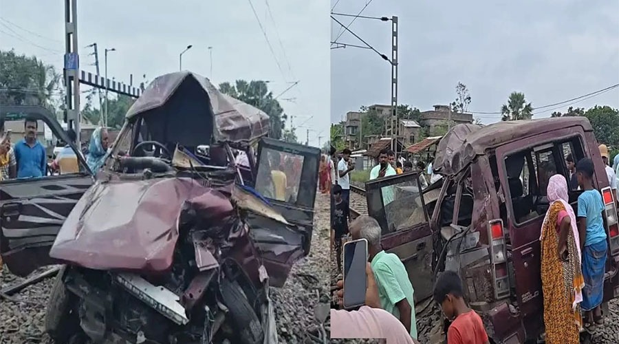ভারতে স্কুল বাসে ট্রেনের ধাক্কায় নিহত ৩, হতাহত বহু