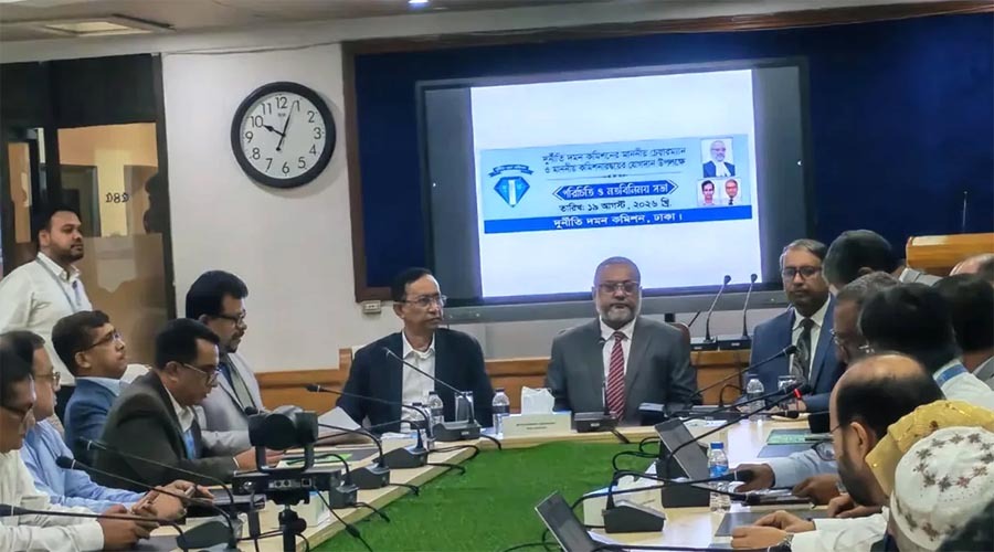 ১৬৬ দিনের স্থবিরতা কাটিয়ে দুদকে নতুন কমিশনের কার্যক্রম শুরু