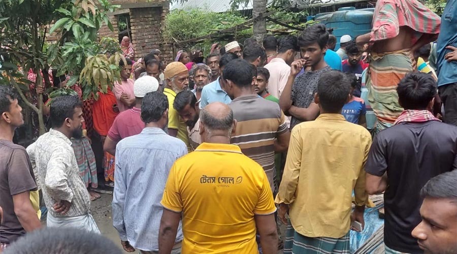 বাগেরহাটে একই পরিবারের তিনজনের গলিত মরদেহ উদ্ধার, মাথায় আঘাতের চিহ্ন