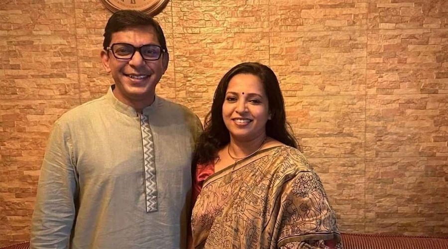 অপরিচিত ফোন কল থেকে প্রেম, না দেখেই বিয়ে, চঞ্চল-শান্তার ২০ বছরের সংসার