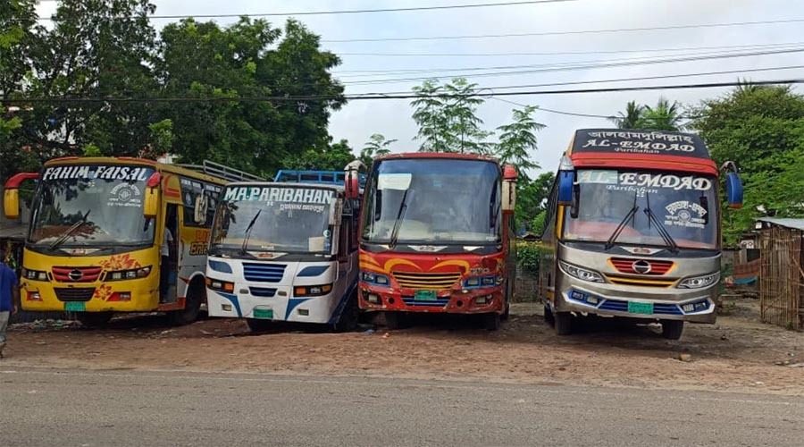 চুয়াডাঙ্গার ৫ রুটে বাস-মিনিবাস বন্ধ, ভোগান্তিতে যাত্রীরা