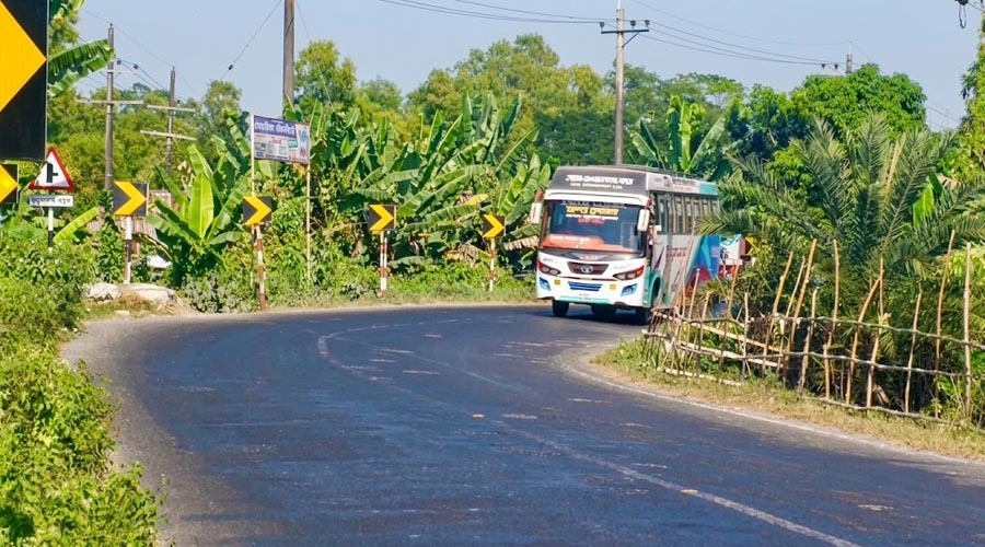 ঢাকা-বরিশাল-কুয়াকাটা মহাসড়কের ৭০ বাঁকে ‘মৃত্যুফাঁদ’