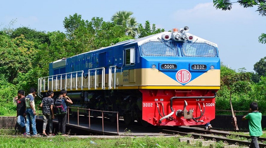 কোরিয়ান লোকোমেটিভ নিয়ে বিপাকে রেল