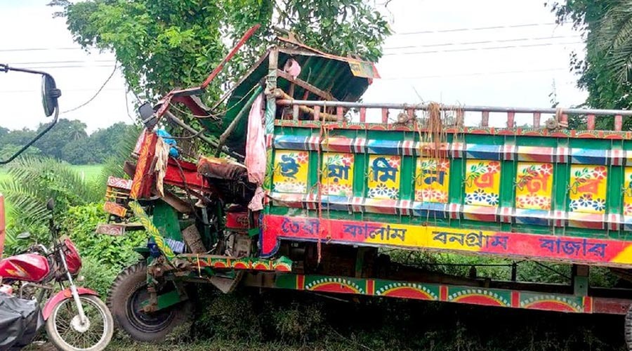 গুরুদাসপুরে বাস-নছিমনের মুখোমুখি সংঘর্ষ, নিহত ৩ গরু ব্যবসায়ী