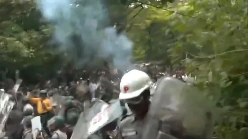 ঝাড়খণ্ডে পরীক্ষা নিয়ে শিক্ষার্থী বিক্ষোভ জোরদার