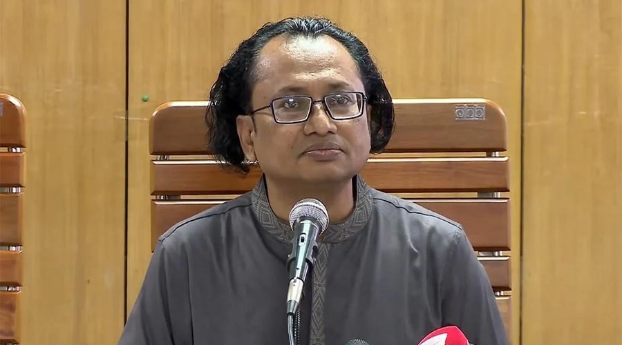 হাসিনার বক্তব্য প্রচার করলে ব্যবস্থা, আদালতের আদেশ মানার আহ্বান উপদেষ্টার