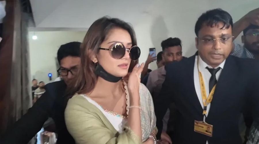 শাড়ি নিয়ে প্রতারণা মামলা, আত্মসমর্পণ করে জামিন পেলেন তানজিন তিশা