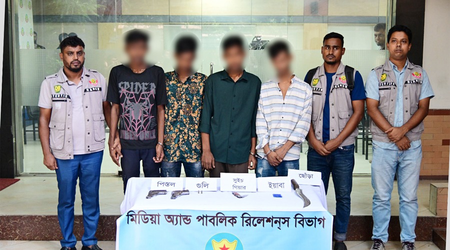 যাত্রাবাড়ীতে অস্ত্র গোলাবারুদসহ ৪ জন গ্রেপ্তার