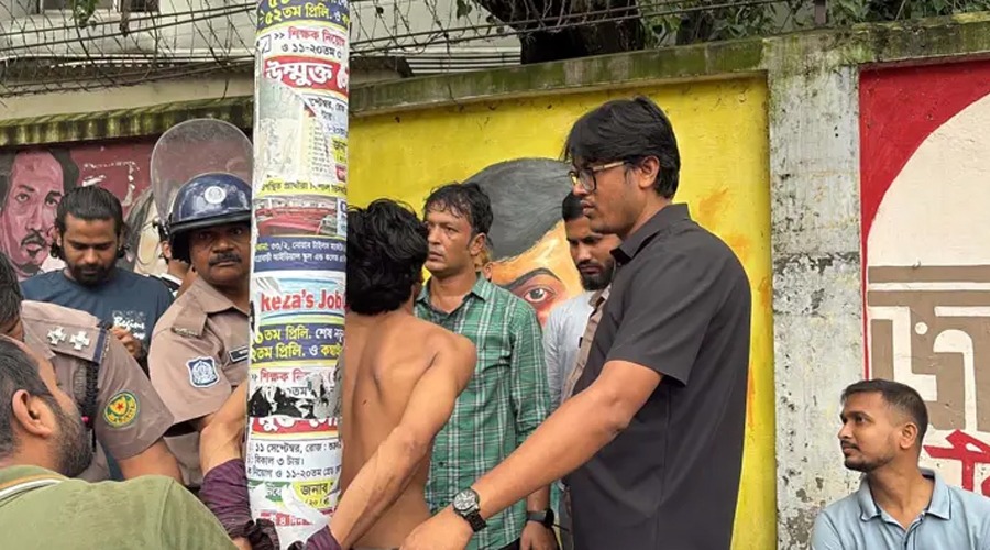 জবিতে ‘জয় বাংলা’ স্লোগান, রিকশাচালককে ধরে পুলিশে দিল জবি ছাত্রদল