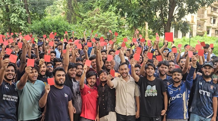 চুয়েটের নতুন ভিসিকে প্রত্যাখ্যান করে ‘লাল কার্ড’ কর্মসূচি শিক্ষার্থীদের
