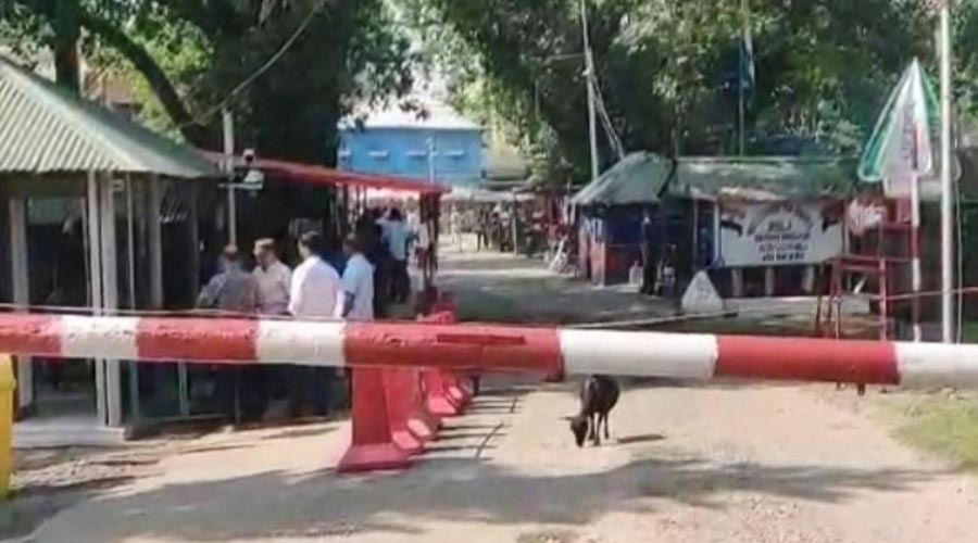 তিন দিন ধরে হিলি স্থলবন্দরে আমদানি-রপ্তানি বন্ধ, চরম ভোগান্তিতে ব্যবসায়ী-শ্রমিক
