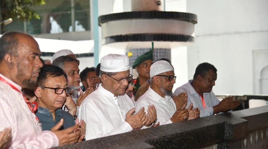 শাহজালালের মাজার জিয়ারত করলেন রাষ্ট্রপতি মির্জা ফখরুল