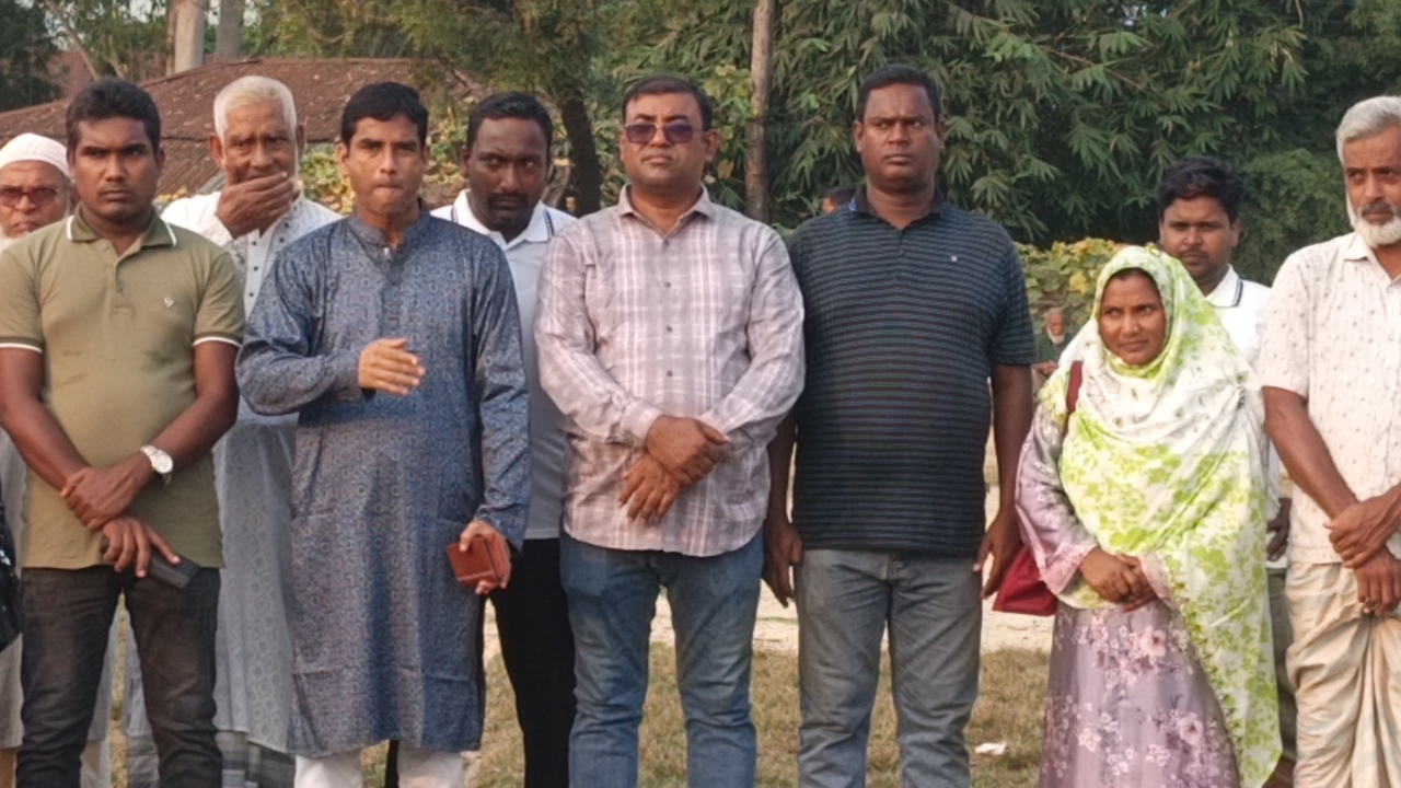 সাপাহারে মরাডাঙ্গা ময়নাকুড়ি মাঠে আরাফাত রহমান কোকো স্মৃতি ফুটবল টুর্নামেন্টে’র উদ্বোধন