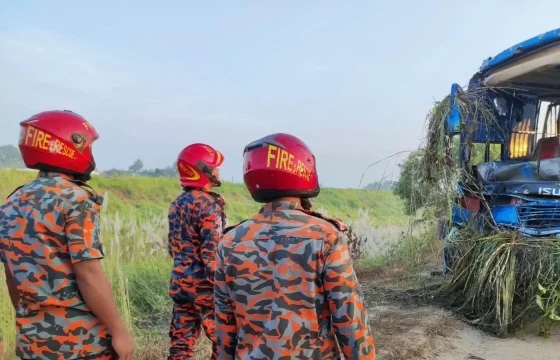 ঢাকা-মাওয়া এক্সপ্রেসওয়েতে বাস খাদে, নিহত ৩