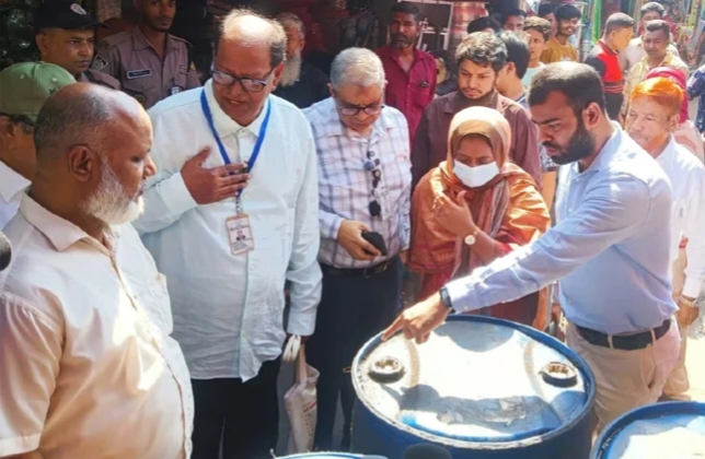 রাজধানীতে অস্বাস্থ্যকর তেল সংরক্ষণ ও বিক্রি, তিন প্রতিষ্ঠানকে দেড় লাখ টাকা জরিমানা