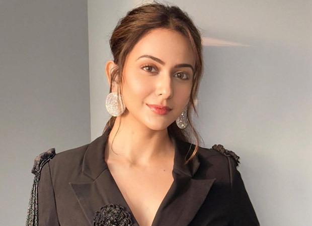 ‘২০ বছর বয়স থেকেই নিয়মিত কর দিচ্ছি’, আয়কর তল্লাশি নিয়ে মুখ খুলে যা বললেন রাকুল