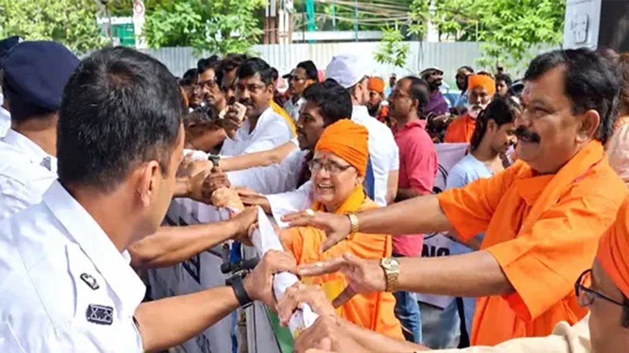 বাংলাদেশ মিশন ঘেরাওয়ের চেষ্টা: উত্তপ্ত কলকাতা