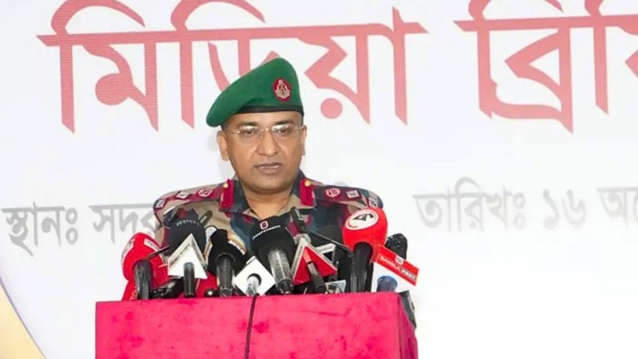 আটক দুই পুলিশ সদস্যকে বিজিবির কাছে হস্তান্তর বিএসএফ-এর