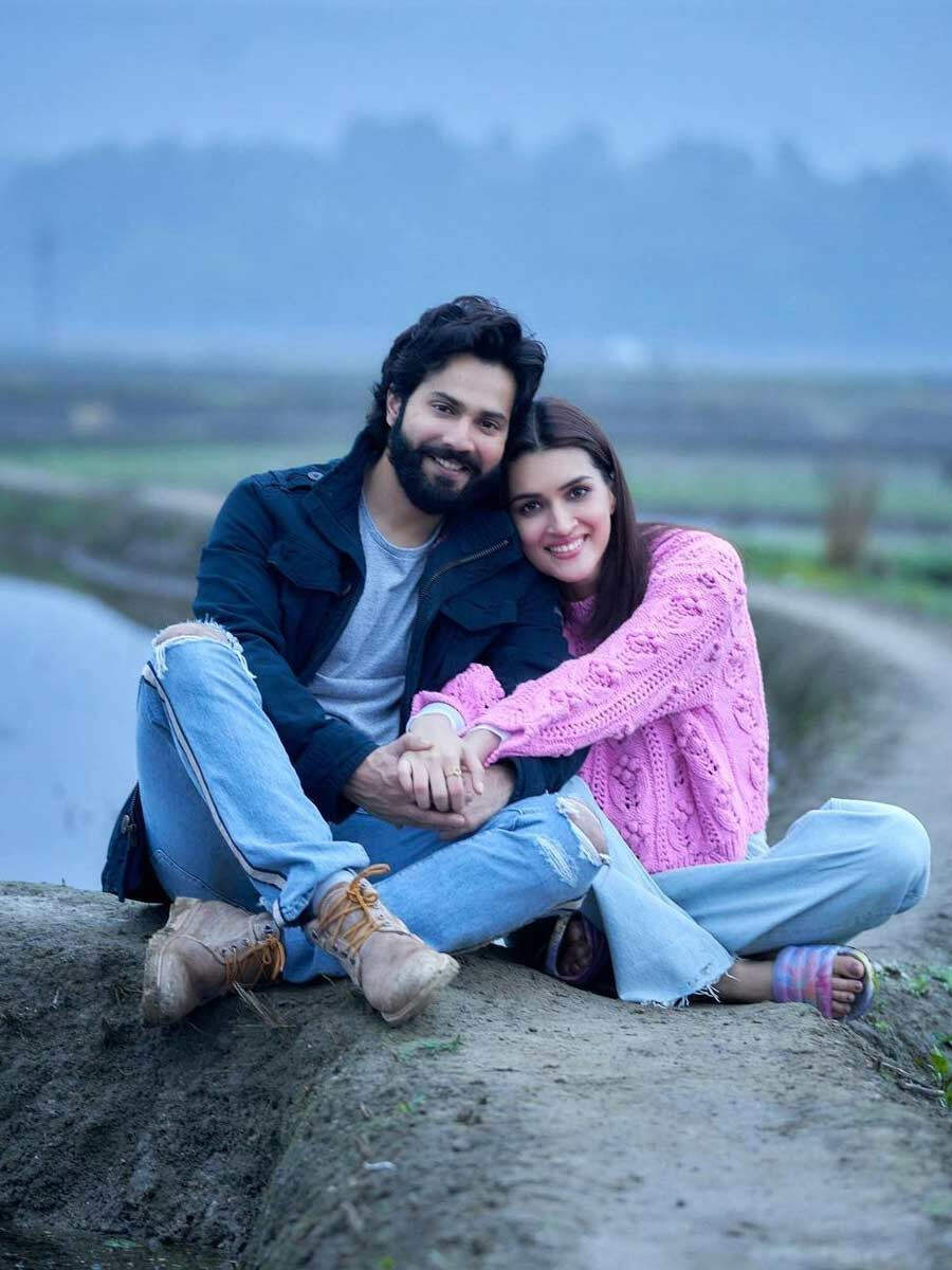 হলিউডের ‘অবসেশন’ সিনেমার হিন্দি ডাবিংয়ে কৃতি-বরুণ, অভিনয়ে মুগ্ধ দর্শকরা
