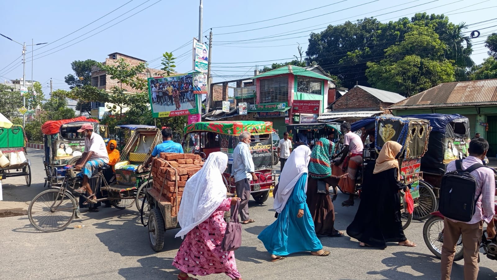 গাইবান্ধায় সড়কজুড়ে অটোরিকশার নৈরাজ্য চরম জনদুর্ভোগ ছবি: সংগৃহীত
