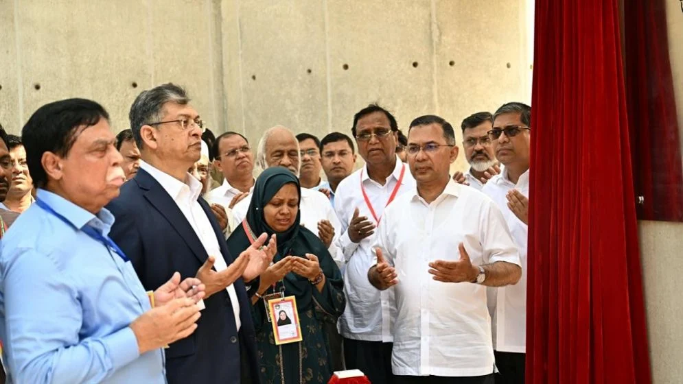 ওসমানী উদ্যানে ‘জুলাই স্মৃতিস্তম্ভ’ উদ্বোধন করলেন প্রধানমন্ত্রী