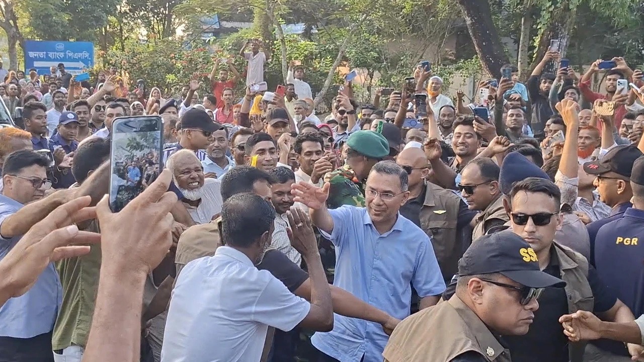 মোংলা বন্দরকে আধুনিকায়নের নির্দেশ প্রধানমন্ত্রীর, নতুন দিগন্তের অপেক্ষায় স্থানীয়রা