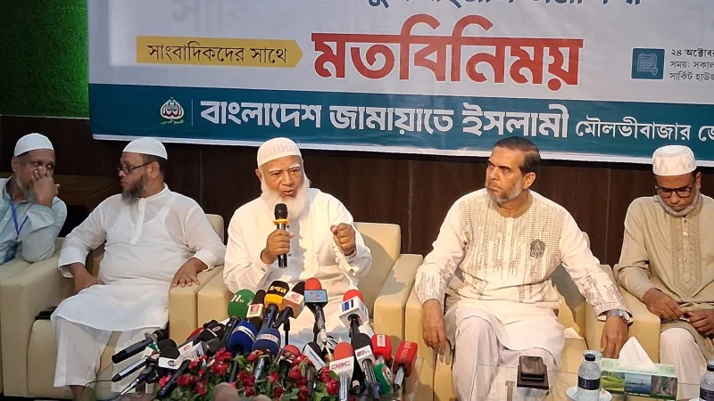 সব মন্ত্রণালয়ে সার্ভিস দেওয়া স্বরাষ্ট্রমন্ত্রীকে নিয়ে ক্ষুব্ধ জামায়াত আমির