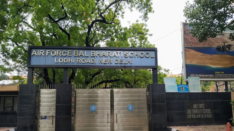 টানা চার দিন ছুটির লোভে নিজের স্কুলেই বোমা হামলার হুমকি দিল ষোড়শী ছাত্রী, অতঃপর…