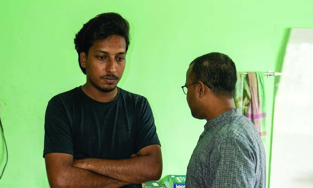 খুলনায় তরুণীসহ জামায়াত নেতার ছেলে আটক
