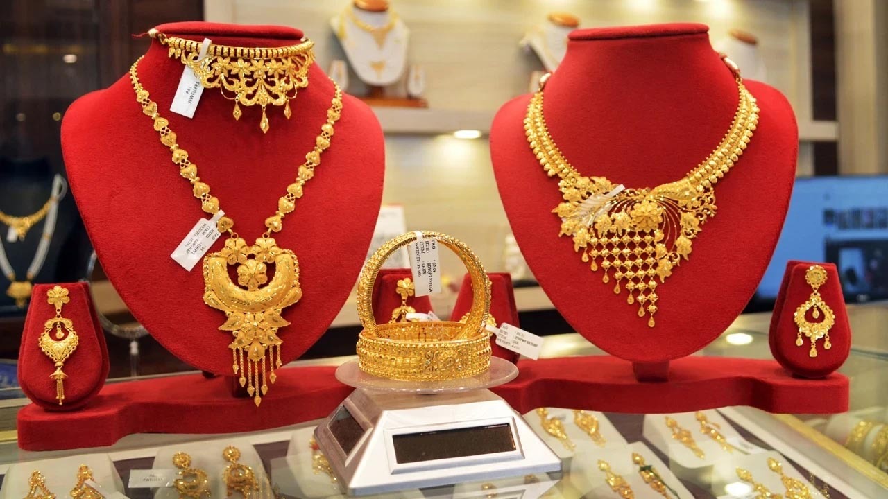 টানা চার দফা কমার পর দেশের বাজারে বাড়ল স্বর্ণের দাম