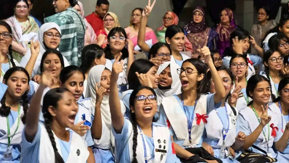 এইচএসসি ও সমমানের পরীক্ষার ফল প্রকাশ, দেশজুড়ে পাসের হার ৫২.১২ শতাংশ
