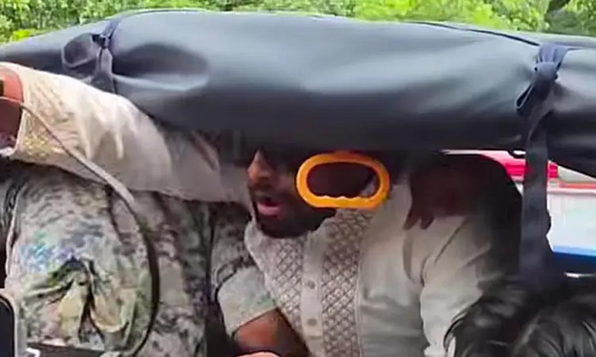 রবীন্দ্রনাথের গ্রাফিতিতে কালি দেওয়ার চেষ্টা, রাষ্ট্রদ্রোহ মামলায় গ্রেপ্তার ৪